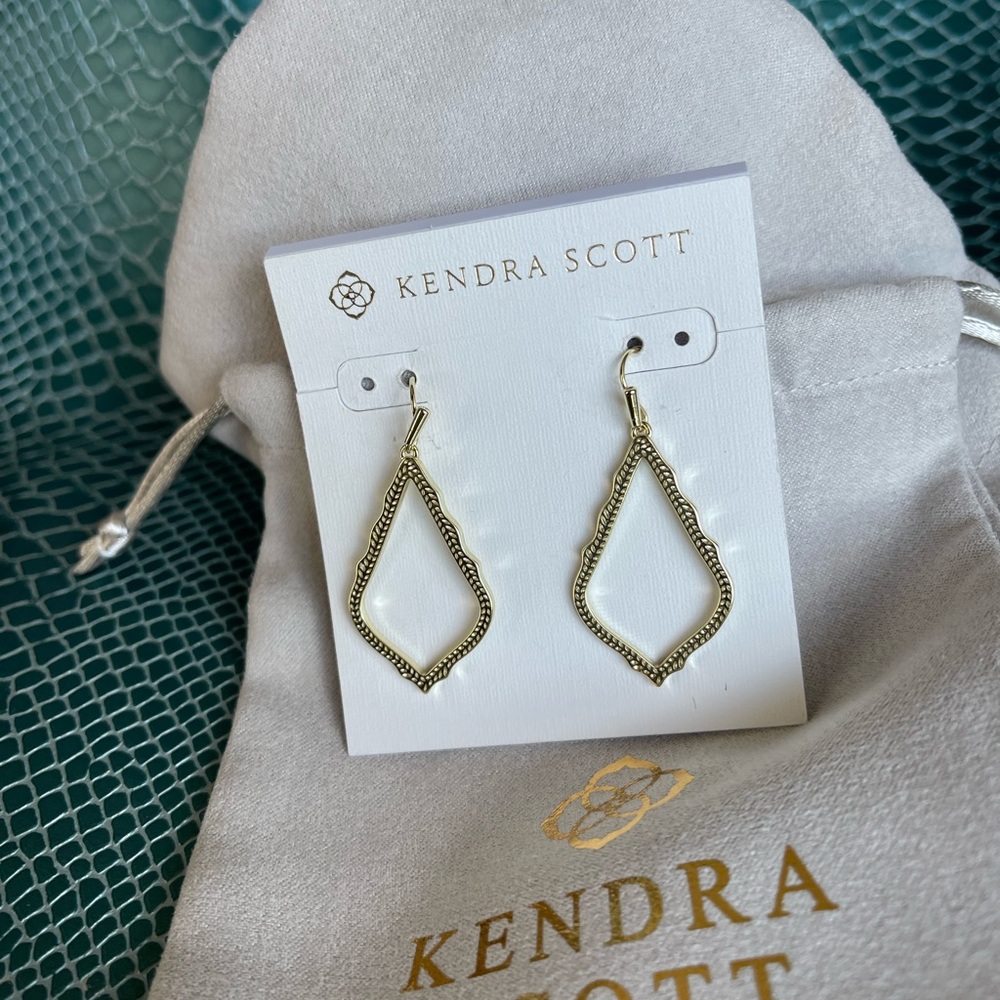 Kendra Scott Sophie drop earrings in gold